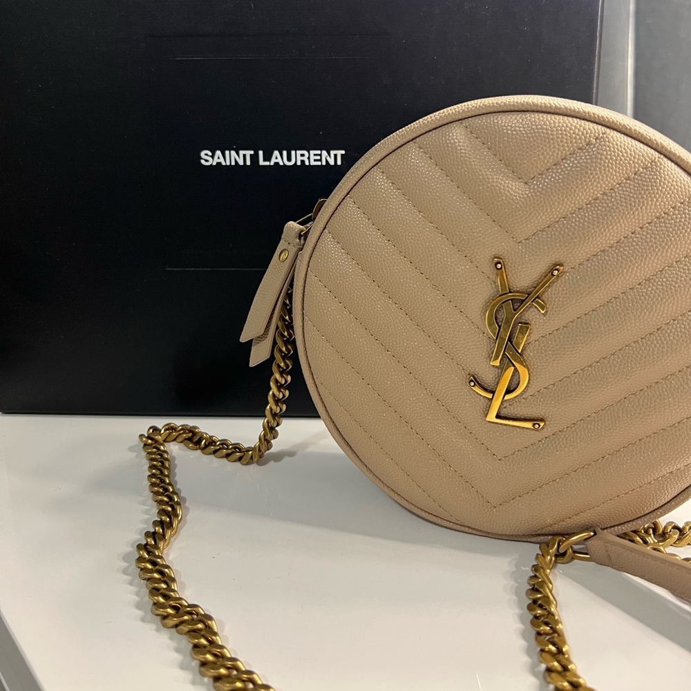 YSL CHEVRON-QUILTED GRAIN DE POUDRE EMBOSSED LEATHER  - DARK BEIGE
